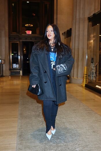Full leaked Rihanna private photo