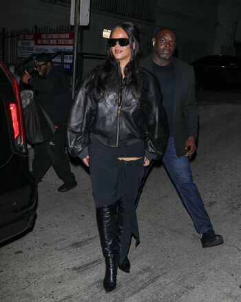 Full leaked Rihanna private photo