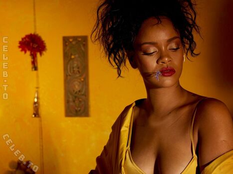 Full leaked Rihanna page private photo
