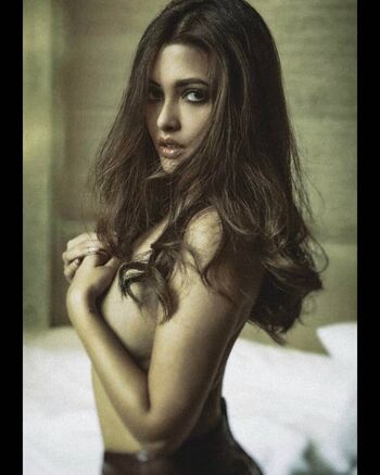 Full leaked Riya sen private photo