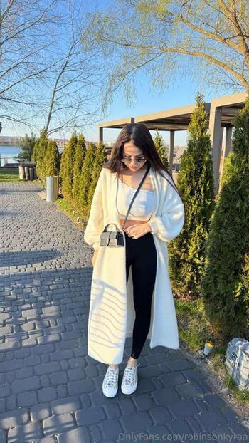 Full leaked Robinsonkyraa private photo