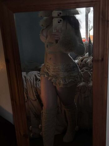 Full leaked Robyn private photo