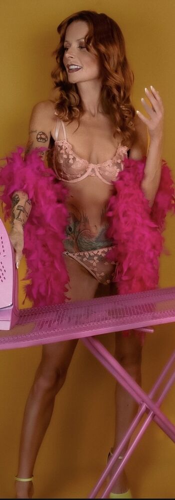 Full leaked Robyn allan private photo