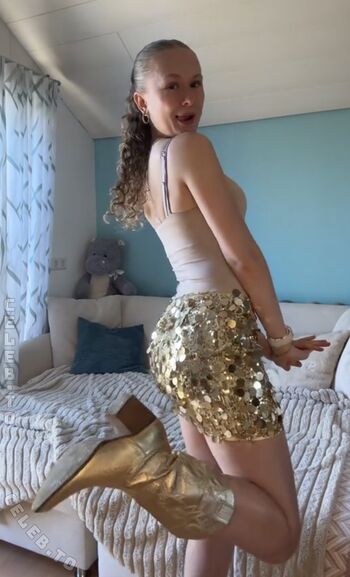 Full leaked Romysvibess page private photo