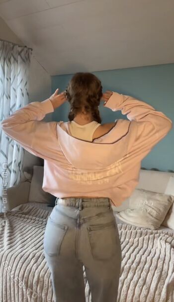 Full leaked Romysvibess private photo