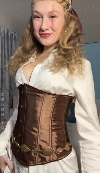 Full leaked Romysvibess private photo