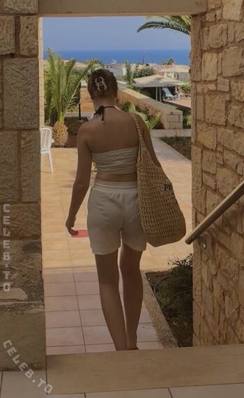 Full leaked Romysvibess private photo
