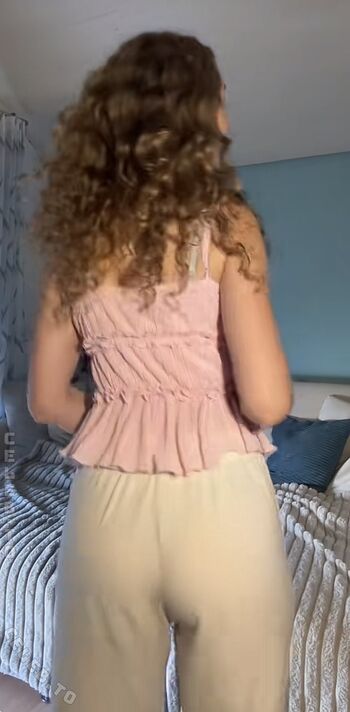Full leaked Romysvibess private photo