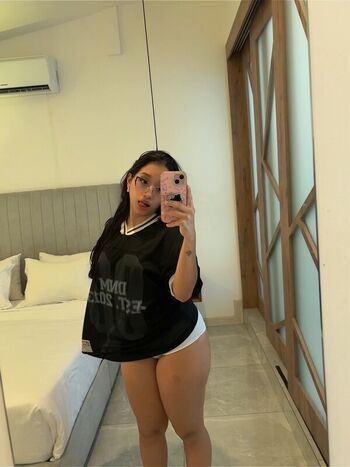 Full leaked Rosiebaee private photo