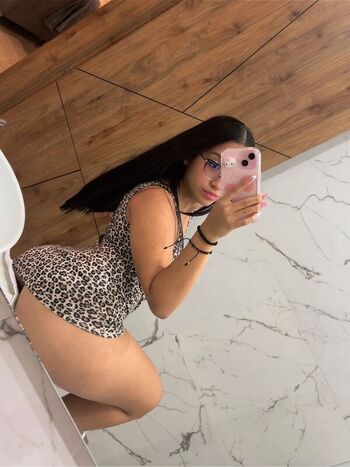 Full leaked Rosiebaee private photo