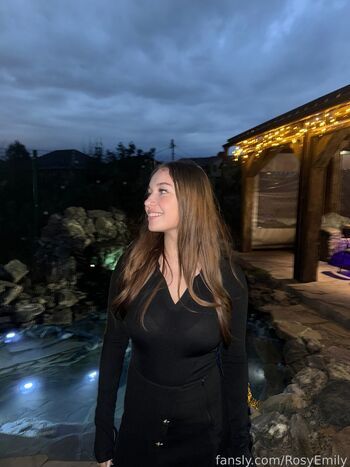 Full leaked Rosyemily private photo