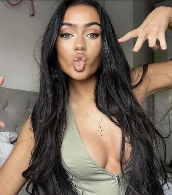 Full leaked Roxanarosuu private photo