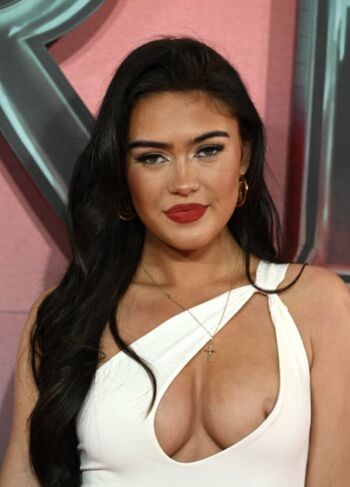 Full leaked Roxanarosuu private photo