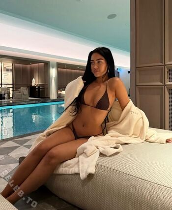 Full leaked Roxanarosuu private photo