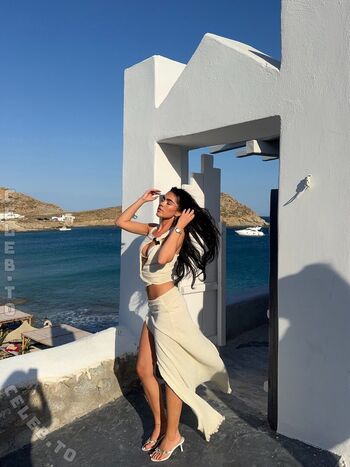 Full leaked Roxanarosuu page private photo
