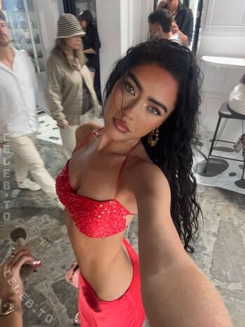 Full leaked Roxanarosuu page private photo