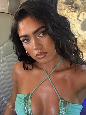 Full leaked Roxanarosuu page private photo