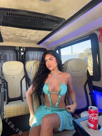 Full leaked Roxanarosuu page private photo