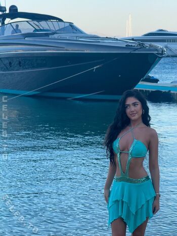 Full leaked Roxanarosuu page private photo