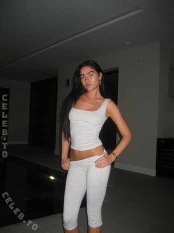Full leaked Roxanarosuu private photo