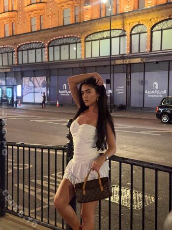 Full leaked Roxanarosuu page private photo