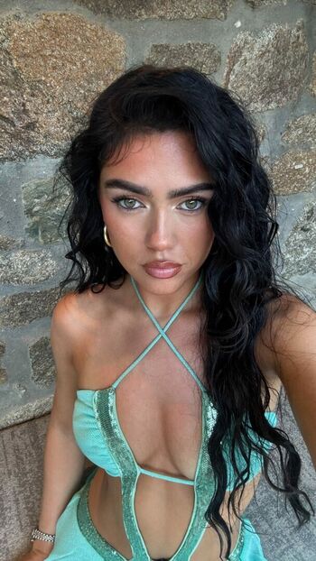 Full leaked Roxanarosuu page private photo