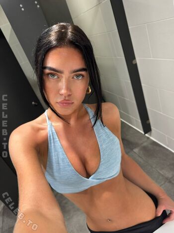 Full leaked Roxanarosuu page private photo