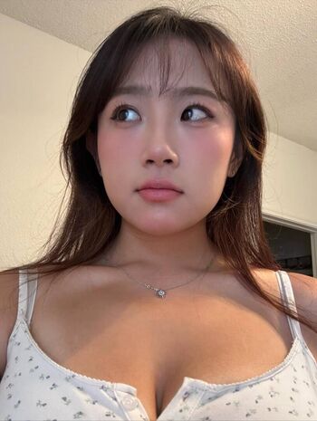 Full leaked Rubyzhu page private photo