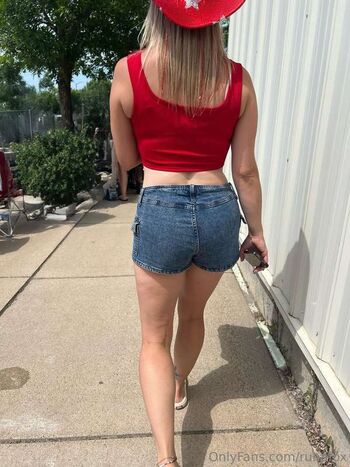 Full leaked Runafox page private photo