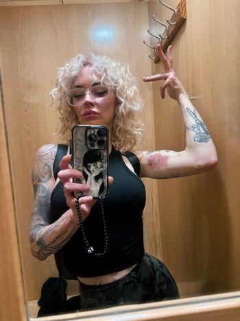Full leaked Saderotica private photo