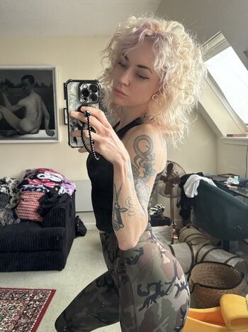 Full leaked Saderotica private photo