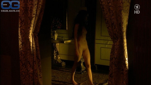 Full leaked Saffron burrows private photo