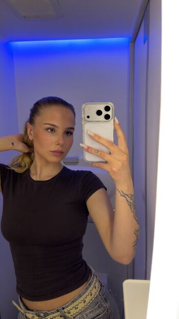 Full leaked Sagafrost private photo