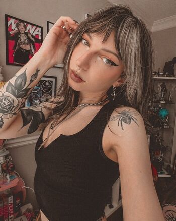 Full leaked Sailorbeeee private photo