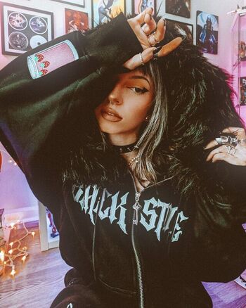 Full leaked Sailorbeeee private photo