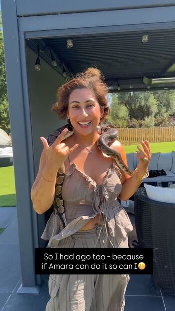 Full leaked Saira khan page private photo
