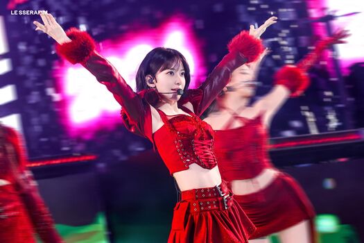 Full leaked Sakura miyawaki page private photo