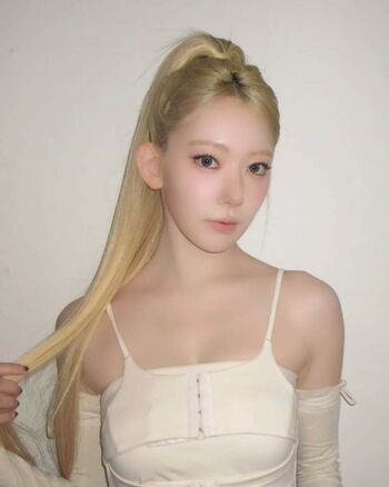 Full leaked Sakura miyawaki private photo