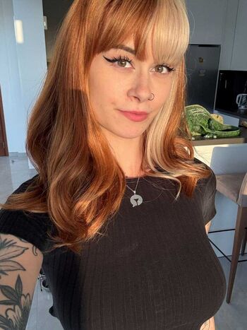 Full leaked Sallydinosaur private photo