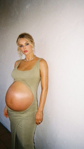 Full leaked Samara weaving page private photo