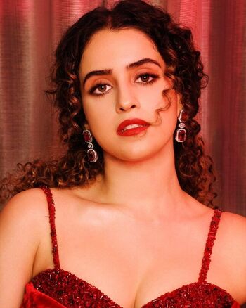 Full leaked Sanya malhotra private photo