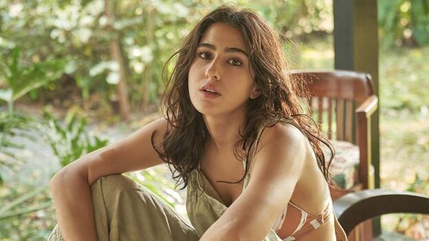 Full leaked Sara ali private photo