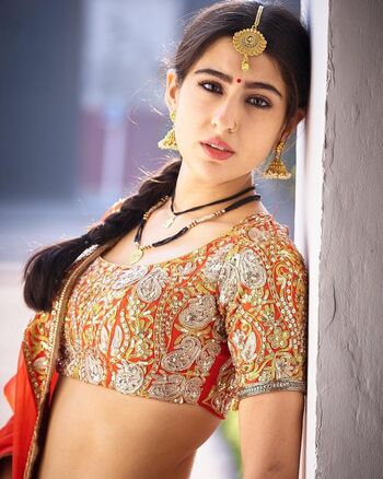 Full leaked Sara ali private photo