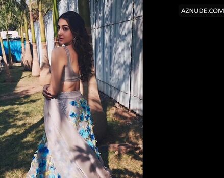 Full leaked Sara ali private photo