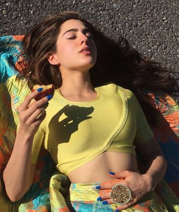 Full leaked Sara ali private photo