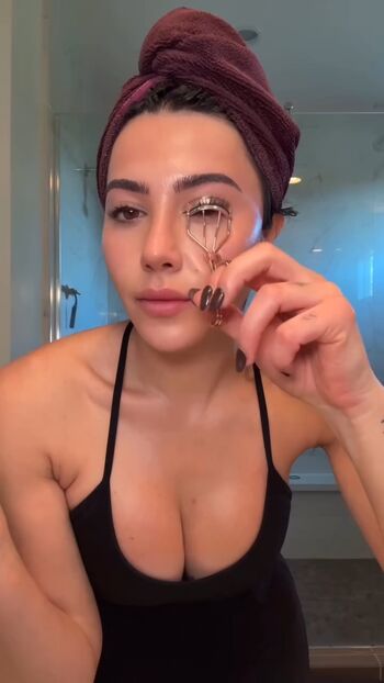 Full leaked Sara hesri private photo