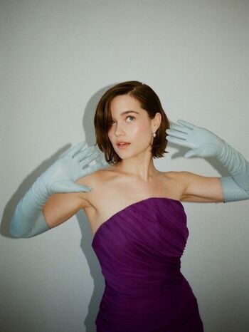 Full leaked Sarah catherine hook private photo