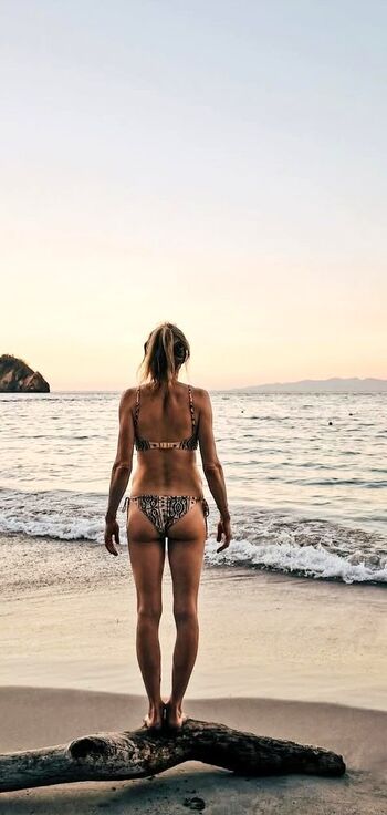 Full leaked Sarah chalke private photo