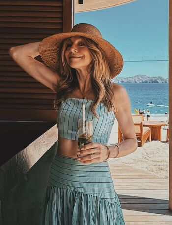 Full leaked Sarah chalke private photo