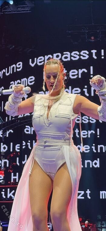 Full leaked Sarah connor private photo